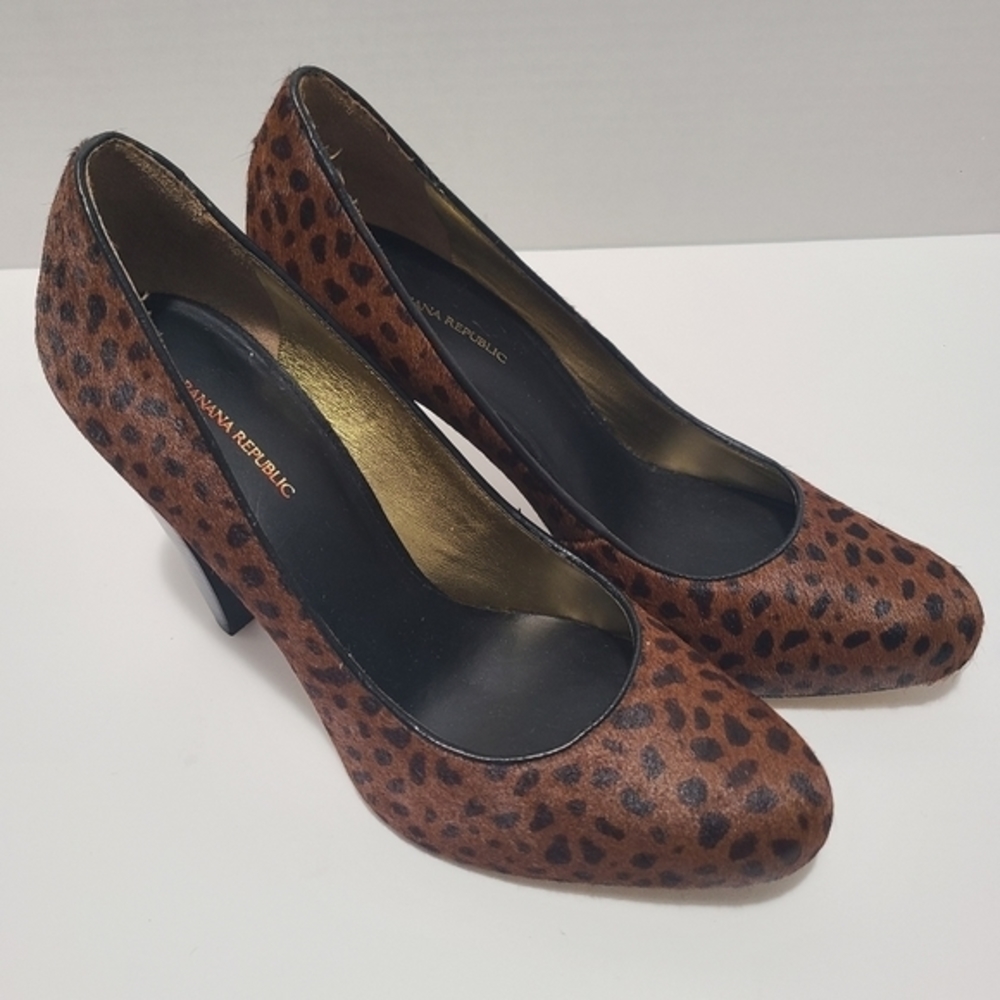 Banana Republic Spotted Leopard Print Heels Size‎ 7.5 fits more like a 7